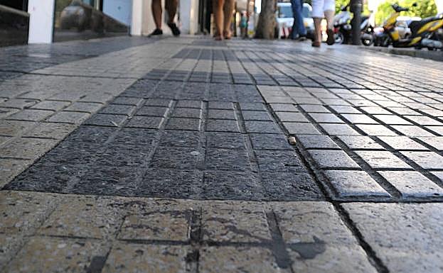 Restos de sangre en la Rambla Mártir Santa Eulalia