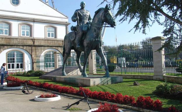 Estatua ecuestre del general Francisco Franco. 