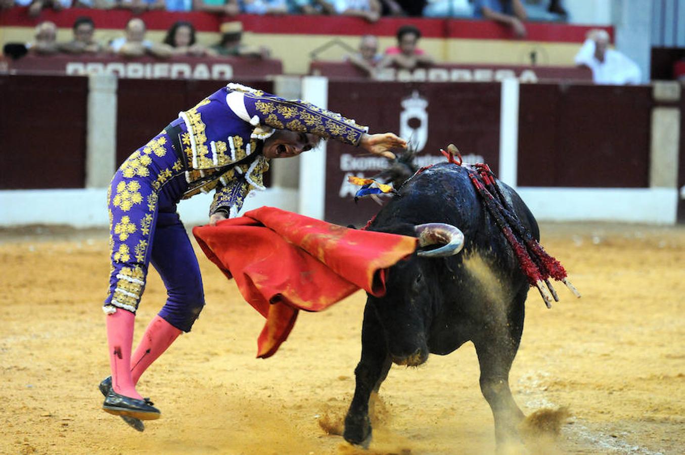 Juan José Padilla cortó dos orejas y rabo en su segundo toro.