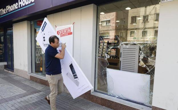 Intentan robar en una tienda de móviles en Cáceres