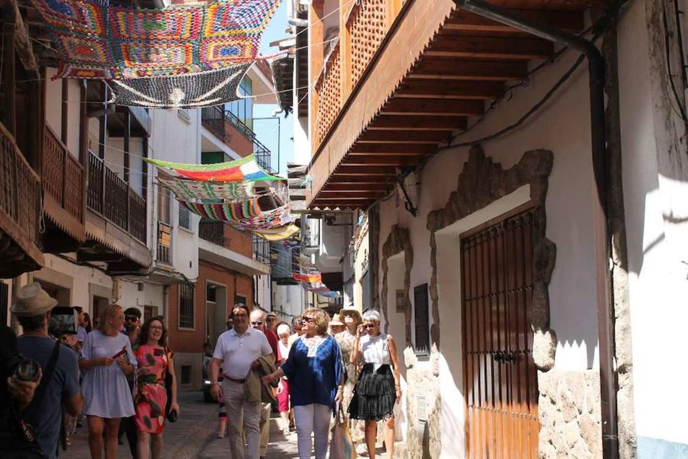 Las tres propuestas elegidas son 'Cuerpo Público', de Miguel Braceli; 'Plug-in Façades', de Fabiola Muñoz y Carlos León y el taller participativo de Objetos de Alfarería Tradicional presentado por Antonio Ballester Moreno y Ana Ausín