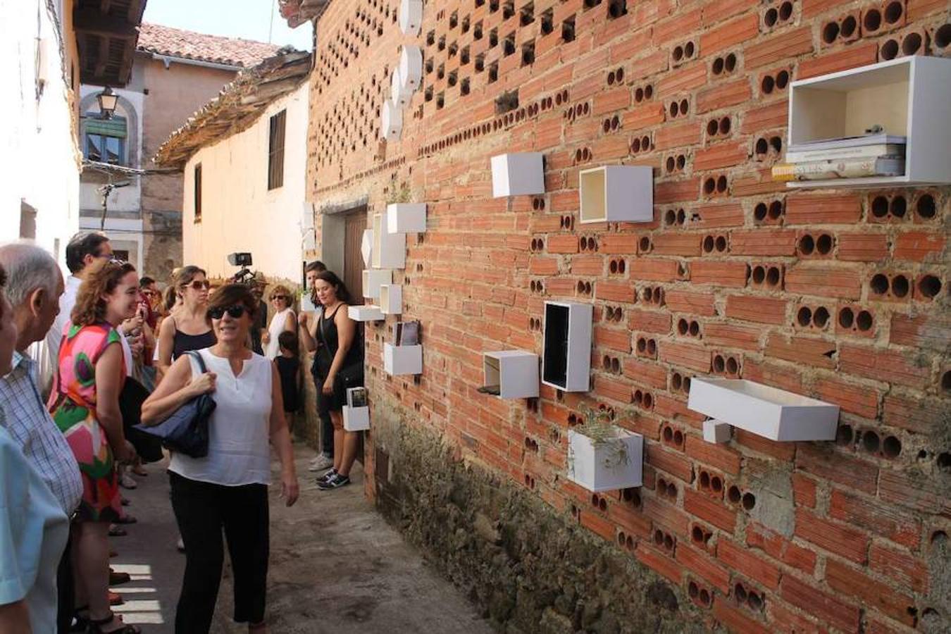 Las tres propuestas elegidas son 'Cuerpo Público', de Miguel Braceli; 'Plug-in Façades', de Fabiola Muñoz y Carlos León y el taller participativo de Objetos de Alfarería Tradicional presentado por Antonio Ballester Moreno y Ana Ausín