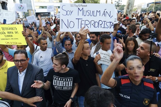 Concentración en contra del terrorismo celebrada el pasado lunes en Las Ramblas de Barcelona. :: alejandro garcía / efe