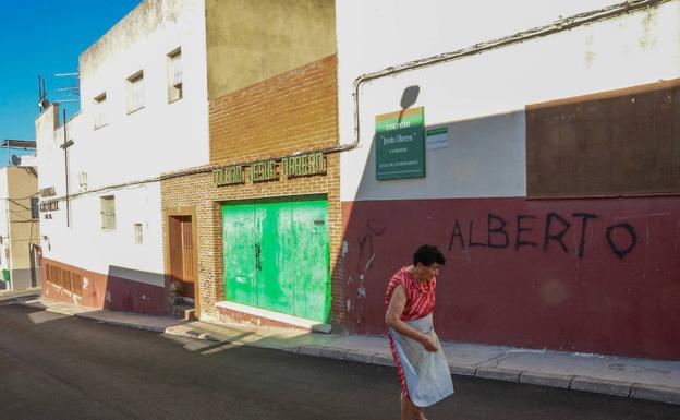 Exterior del colegio Jesús Obrero en la calle Otumba del Cerro de Reyes. :: C.MORENO