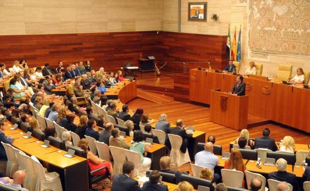 Imagen. Acto institucional del Día de Extremadura en la Asamblea::