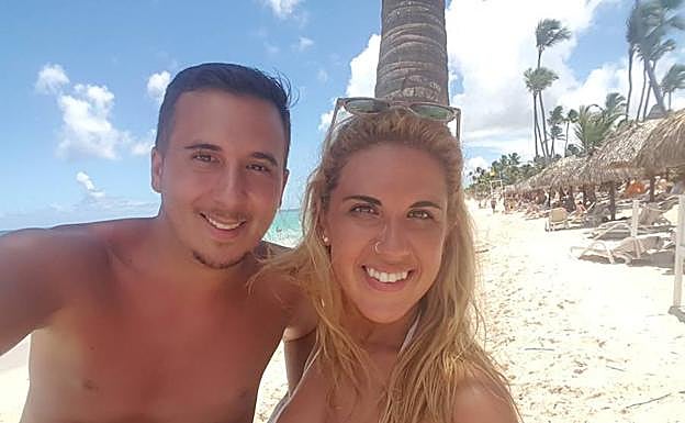 La pareja, muy sonriente antes del paso del huracán:: HOY