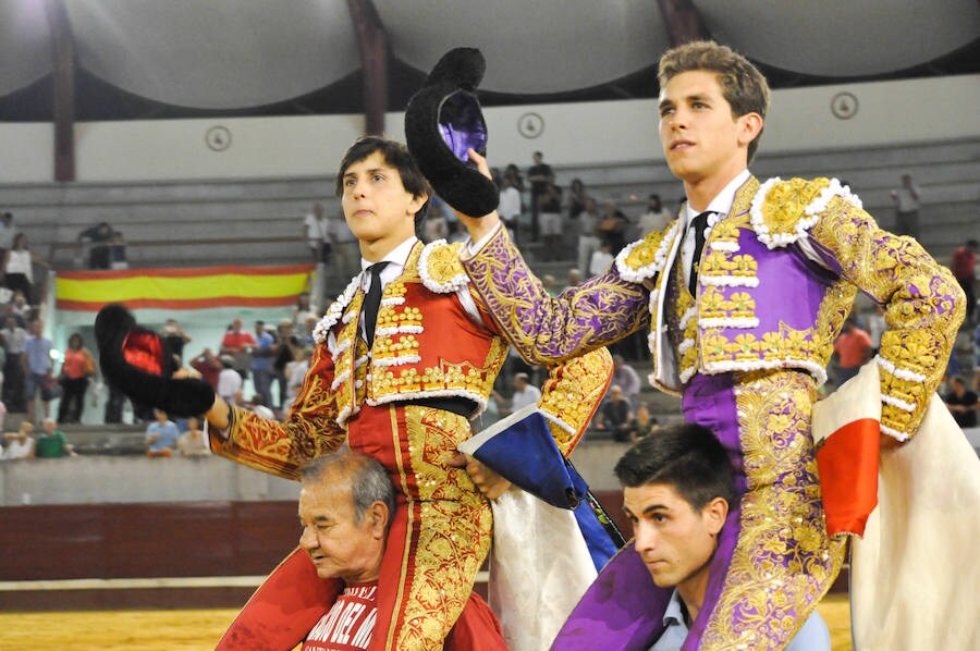 El trío de espadas compuesto por Enrique Ponce, Ginés Marín y Roca Rey inauguró ayer la Feria Taurina de Don Benito 201