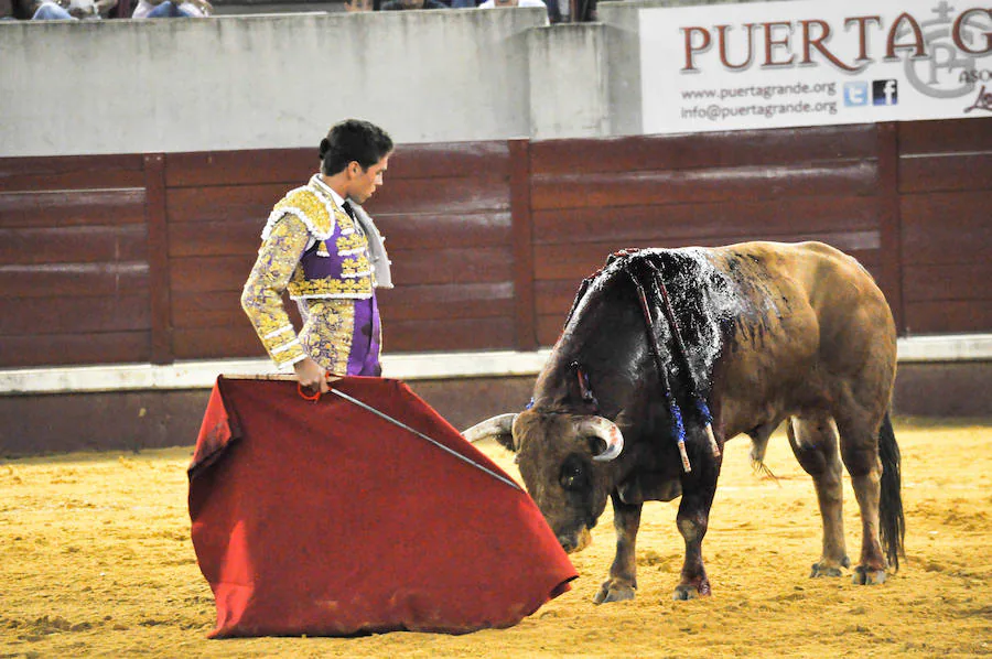 El trío de espadas compuesto por Enrique Ponce, Ginés Marín y Roca Rey inauguró ayer la Feria Taurina de Don Benito 201