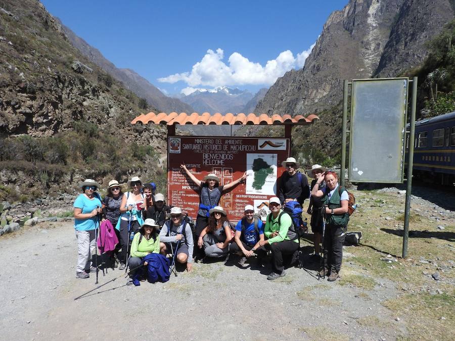 El grupo al inicio del camino Inca.