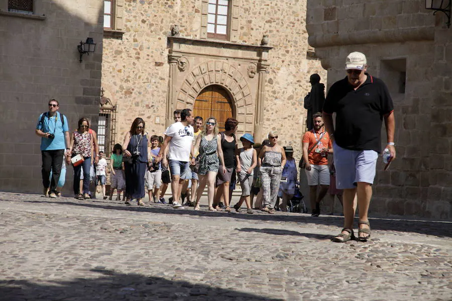 Turistas en el Casco Histórico de Cáceres.: HOY