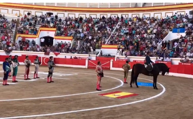 El himno y banderas de España recibieron a Ferrera en Melilla