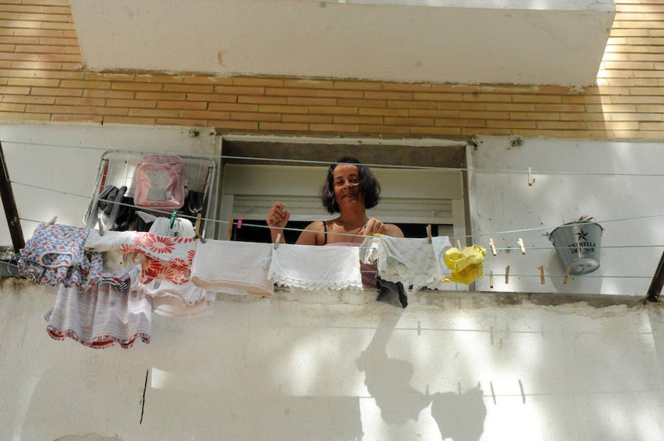 Los vecinos de la Plazoleta, en Mérida, critican la proliferación de los excrementos de las aves y su falta de limpieza.