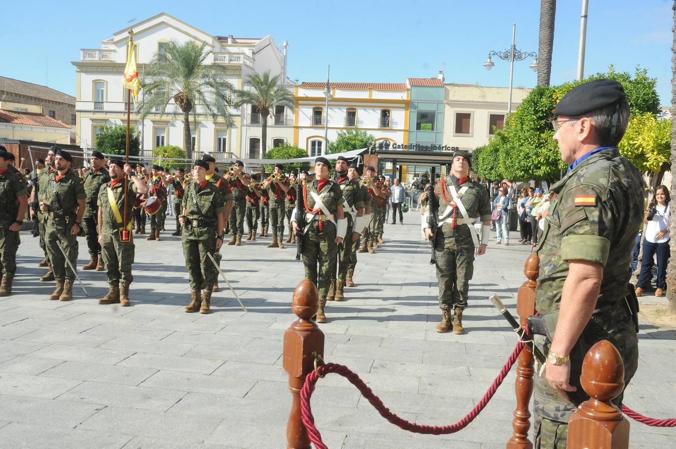 Alrededor de 700 militares de la Brigada de Infantería Mecanizada (BRIMZ) "Extremadura XI" permanecerán en misiones en el exterior a partir de noviembre, ya que a los 300 que actualmente están destinados en Letonia se sumarán los más de 400 que partirán hacia Líbano en el penúltimo mes del año.