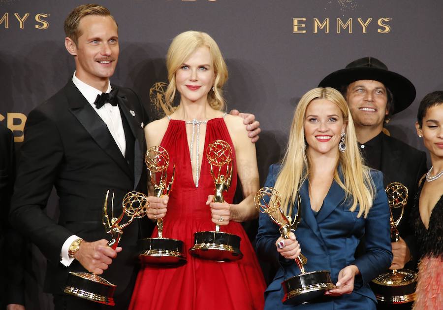 Nicole Kidman, Reese Witherspoon, Zoe Kravitz y Laura Dern posan con sus galardones.