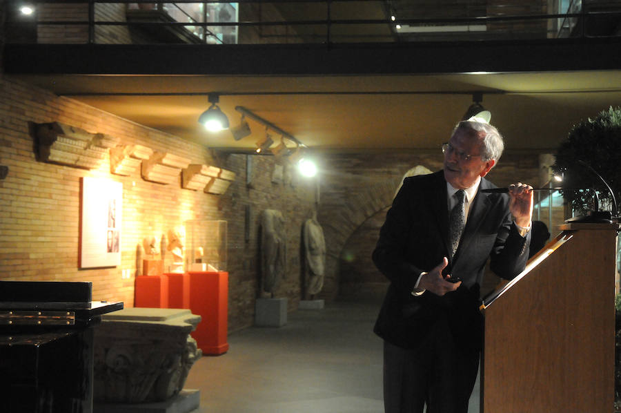 En el acto, al que ha asistido el arquitecto del edificio Rafael Moneo, también ha tenido lugar la entrega de los Premios Genio Protector de la Colonia