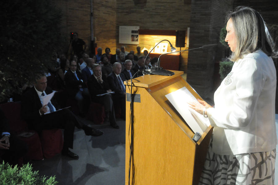 En el acto, al que ha asistido el arquitecto del edificio Rafael Moneo, también ha tenido lugar la entrega de los Premios Genio Protector de la Colonia