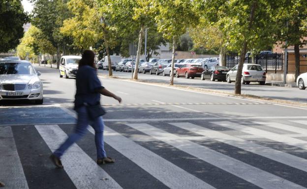 Los trabajos para instalar los reductores de velocidad en la avenida de la Hispanidad de Cáceres arrancan este martes