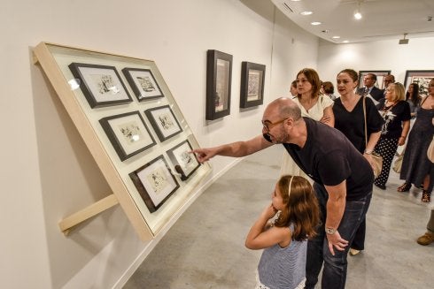 Visitantes ayer en el Meiac. :: j. v. arnelas