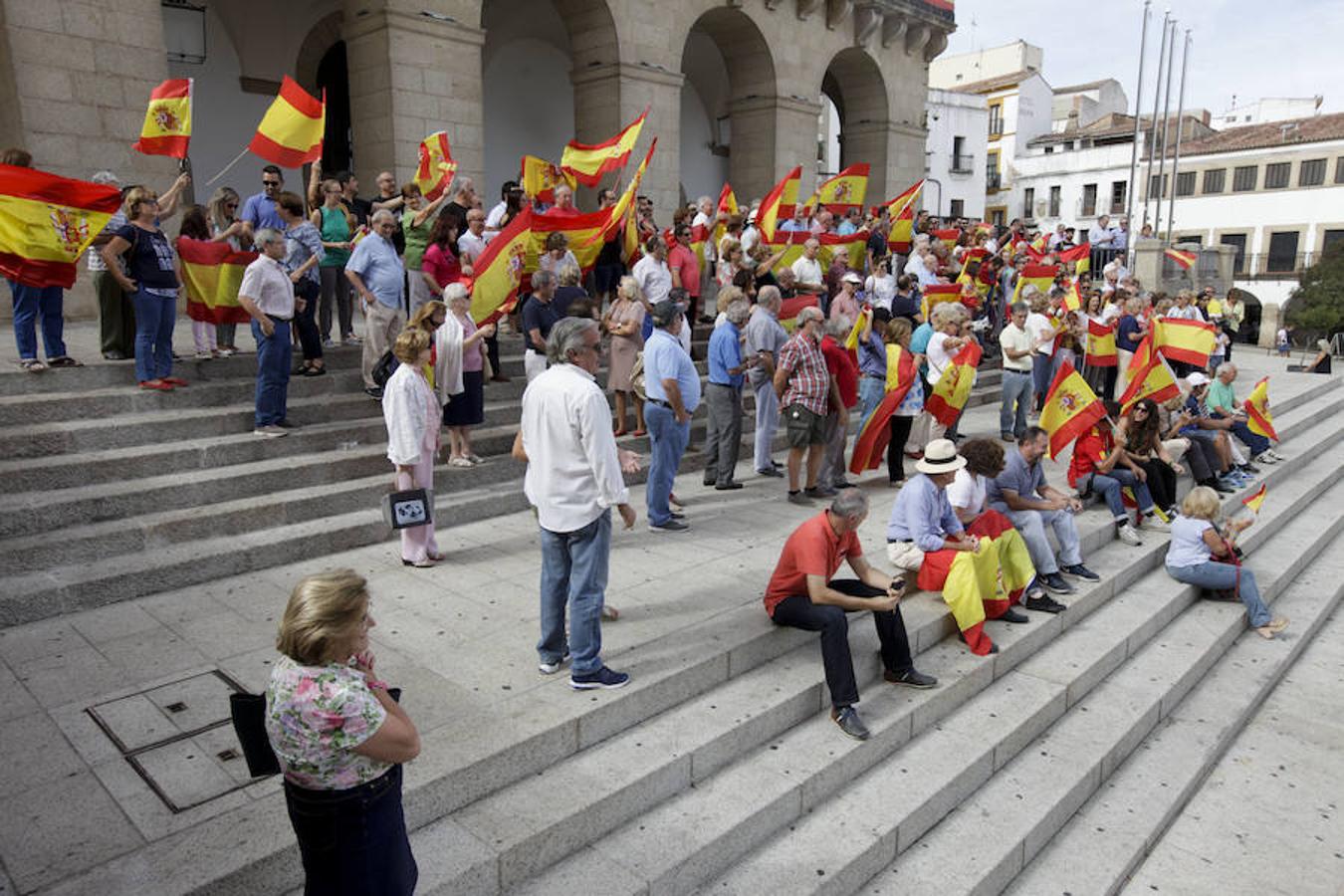 Unas 200 personas se concentran en la Plaza Mayor 