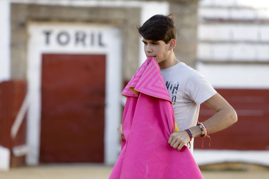 Dieciocho jóvenes forman parte de la Escuela Taurina de Cáceres, que dirige Manuel Bejarano