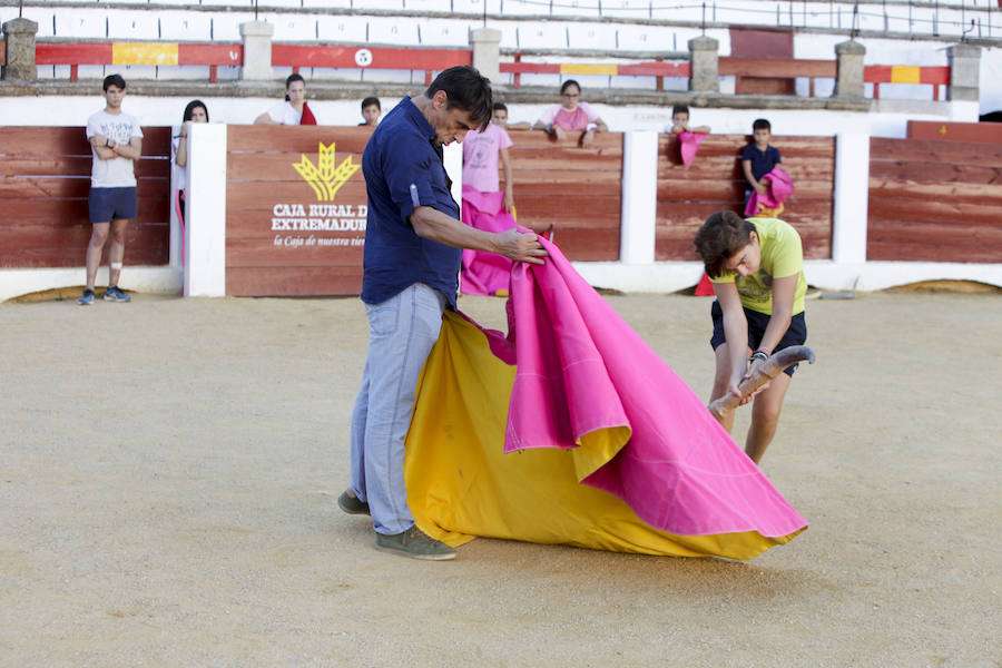 Dieciocho jóvenes forman parte de la Escuela Taurina de Cáceres, que dirige Manuel Bejarano