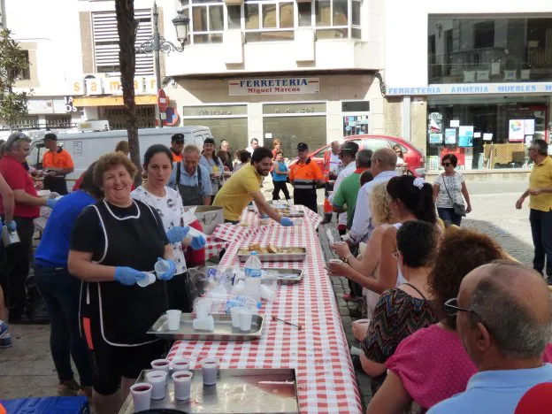 Comida popular en la plaza de España. :: MAM