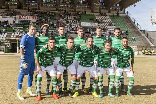 El remozado equipo, mientras, camina con paso firme en lo deportivo. :: J. REY