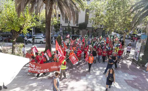 UGT y CC OO se hna manifestado hoy en Cáceres en 'La marcha por las pensiones dignas'