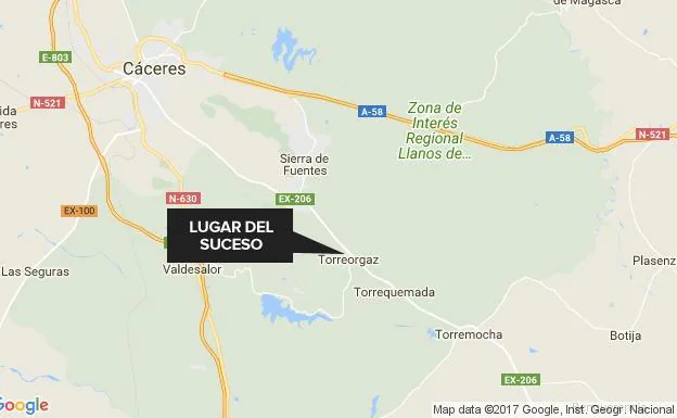 Dos heridos en un accidente al chocar contra un caballo en Torreorgaz