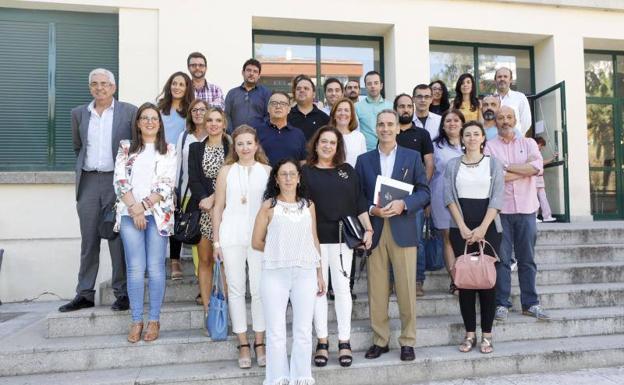 Foto de familia de la entrega del Premio Comunidad Sostenible:: ARMANDO 