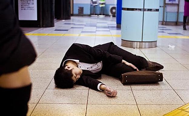 «Karoshi»: trabajar en exceso mata en Japón