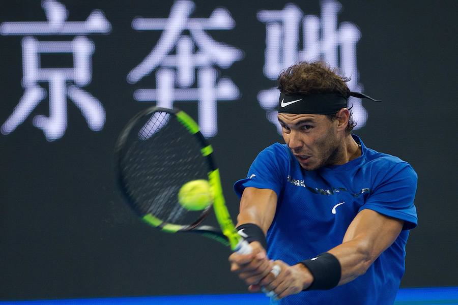 El tenista balear se hizo con el Abierto de China tras derrotar al australiano en dos sets (6-2 y 6-1), que significó su título número 75.