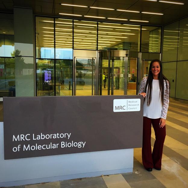Soledad Baños, a las puertas del prestigioso MRC Laboratory of Molecular Biology, en Cambridge. :: HOY