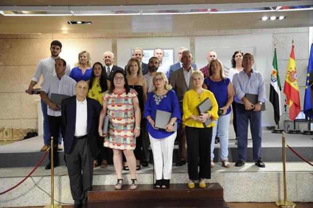 Los 16 donantes homenajeados el pasado sábado en la Asamblea.