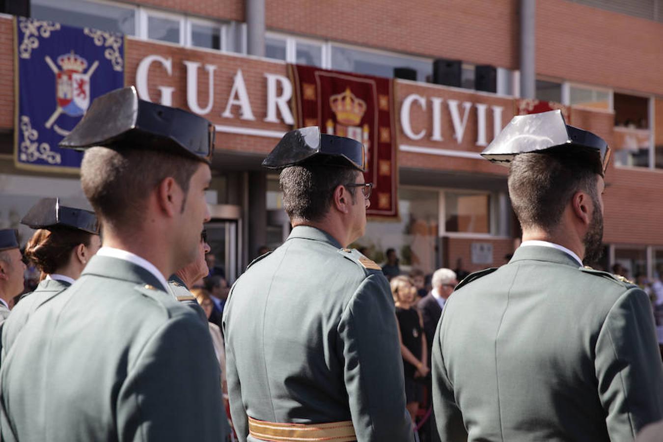 El subdelegado del Gobierno en Cáceres, José Carlos Bote, ha presidido el acto junto a la comandante jefe de Cáceres, María Jesús Pascual, la primera mujer en la historia de esta institución que preside los actos del día grande del cuerpo 