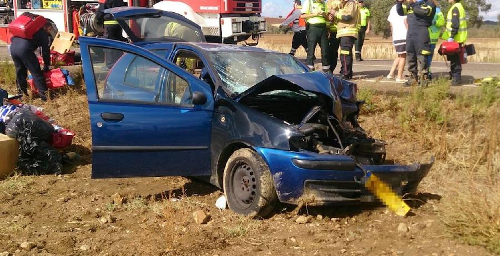 Una colisión entre dos vehículos ha tenido lugar este miércoles día 18 en la carretera que une Cáceres y Badajoz. Hay tres heridos, uno de ellos fue evacuado en helicóptero, aunque aún se desconoce la gravedad.