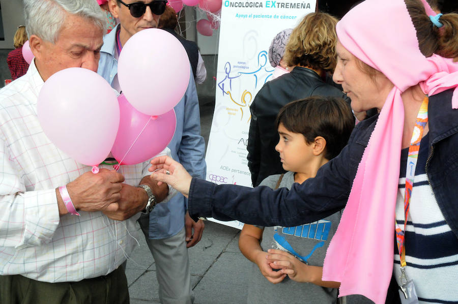 El Día contra el Cáncer de Mama se ha conmemorado con varias actividades de sensibilización organizadas por AOEX Mérida