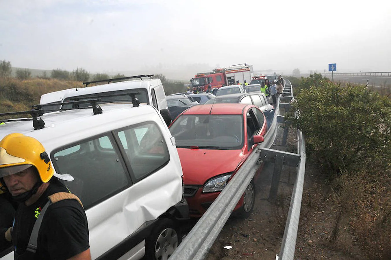 Imágenes de una colisión múltiple que ha tenido lugar la mañana del 19 de octubre, a la altura de la localidad cacereña de Galisteo.
