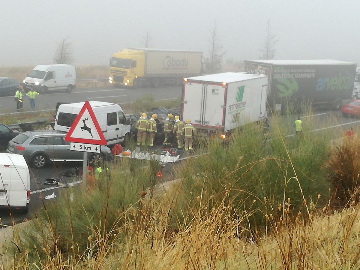Primeras imágenes de una colisión múltiple que ha tenido lugar la mañana del 19 de octubre, a la altura de la localidad cacereña de Galisteo.