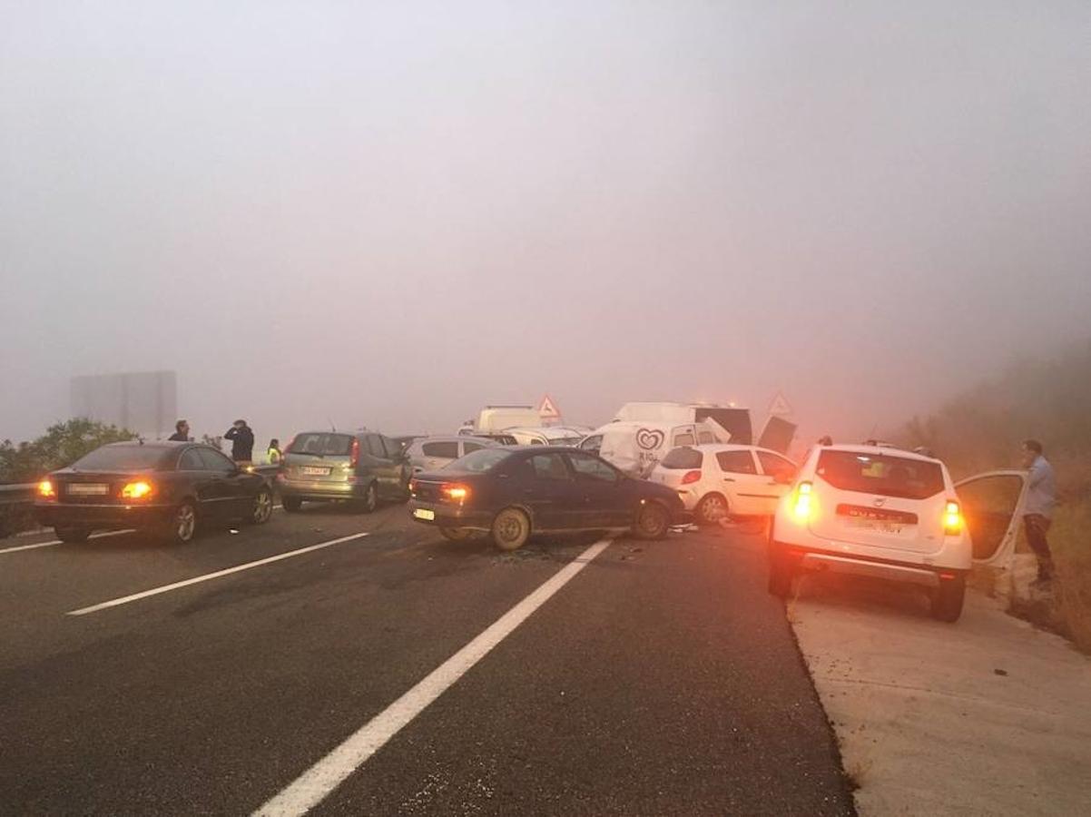 Imágenes de una colisión múltiple que ha tenido lugar la mañana del 19 de octubre, a la altura de la localidad cacereña de Galisteo.