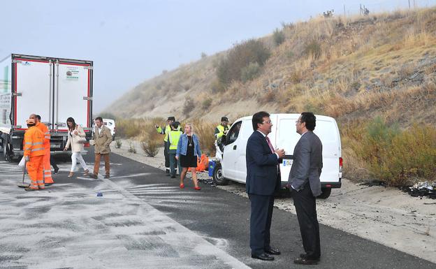 El presidente de la Junta de Extremadura, Guillermo Fernández Vara se ha desplazado al lugar del siniestro 