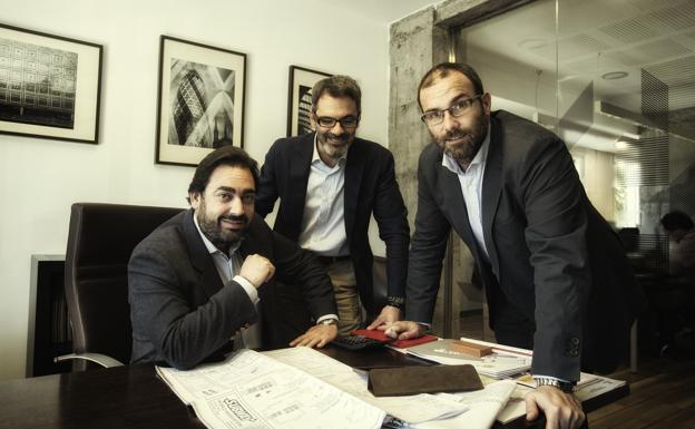 Los arquitectos Jaime Varela, Alberto García y Ricardo Gómez, socios de Novarquia. 