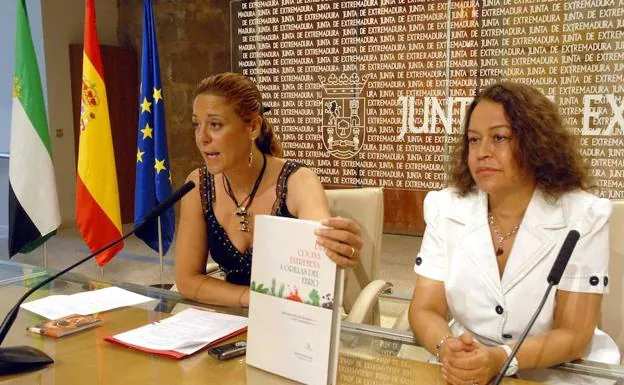 Leonor Flores y Manuela Holgado durante su etapa en la Junta en la legislatura de 2007 a 2011