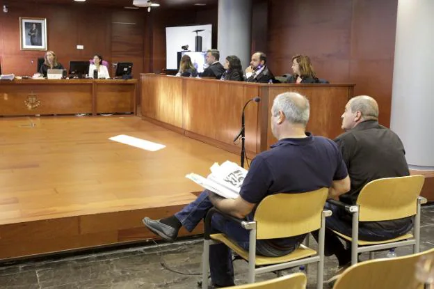 Agentes del Seprona declarando en el juicio del ruido. :: l. cordero