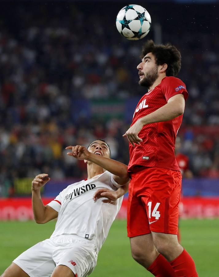 El cuadro hispalense saltó decidido a vengar la dura derrota recibida en Moscú y el partido se le puso de cara con el gol inicial de Lenglet.