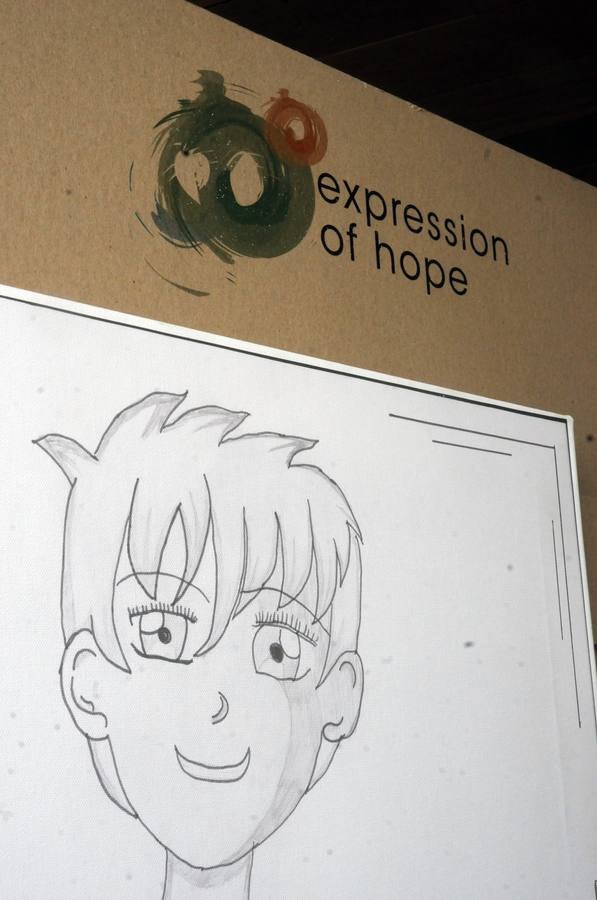 Las obras de la exposición "Expression of hope"(expresión de esperanza) han sido creadas por pacientes de enfermedades raras con el fin de conncienciar y sensibilizar a la sociedad de estas patologias. Las obras se presentan en cuadros, pinturas y dibujos en el salón de Pasos Perdidos de la Asamblea de Extremadura.