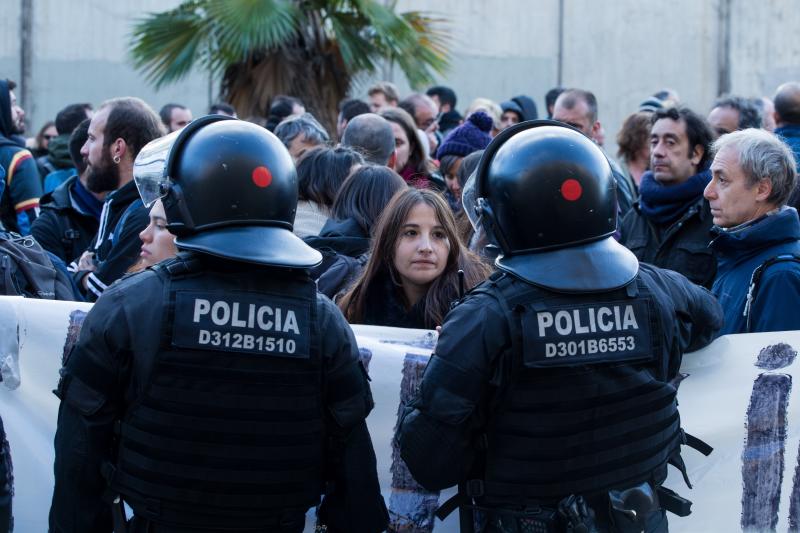 Los piquetes provocan cortes en una treintena de carreteras catalanas 