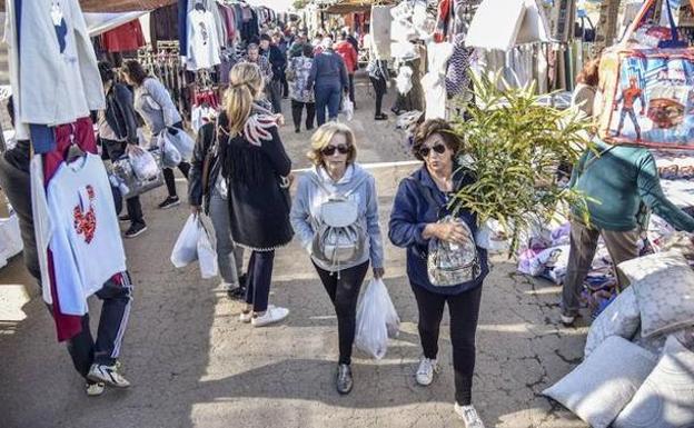 Badajoz aplaza la aprobación de la nueva ordenanza que regula los mercadillos