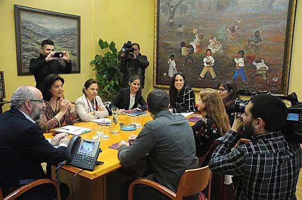Reunión entre representantes de la Junta y de Podemos para negociar los Presupuestos de 2018. 