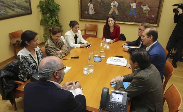 Reunión entre la Junta y el Grupo Popular. :: 